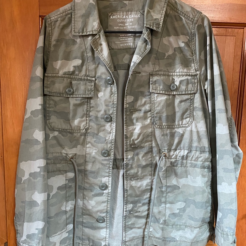 American Eagle Camo light weight jacket